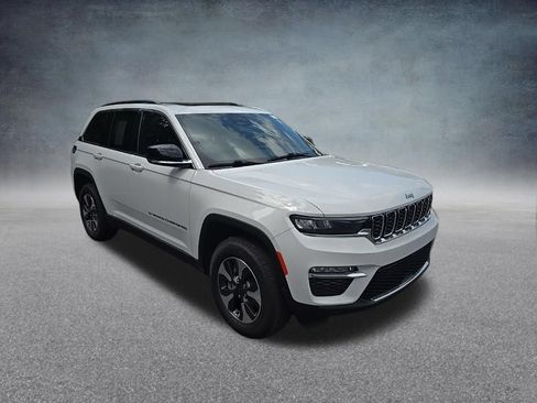 Used 2025 Jeep Grand Cherokee Limited 4xe AWD/4WD image 2