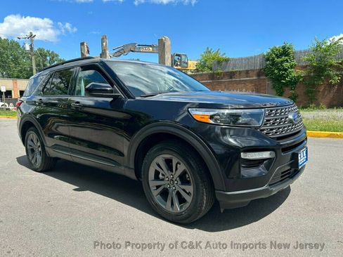 Used 2023 Ford Explorer XLT w/ Equipment Group 202A AWD/4WD image 7