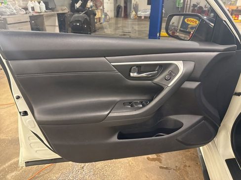 Used 2018 Nissan Altima 2.5 SR w/ SR Midnight Edition image 11