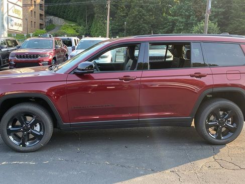 New 2025 Jeep Grand Cherokee L Altitude image 4
