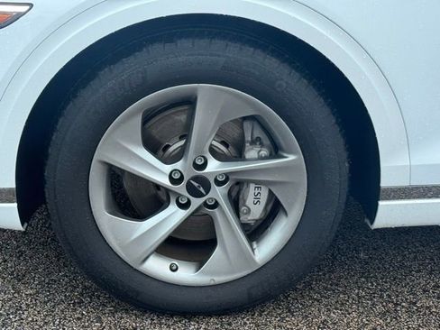 Used 2026 Genesis GV70 2.5T Select image 4