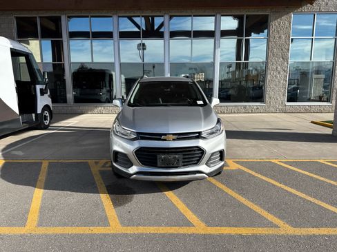 Used 2018 Chevrolet Trax LT w/ LT Convenience Package image 2