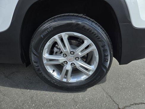 Used 2023 GMC Terrain SLE w/ Driver Convenience Package image 32