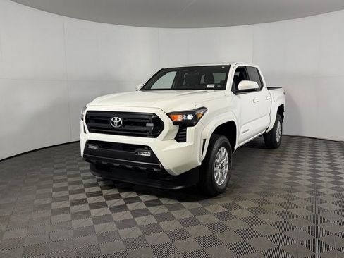 Used 2025 Toyota Tacoma SR5 AWD/4WD image 3