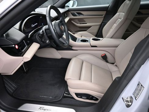 Used 2025 Porsche Taycan image 6