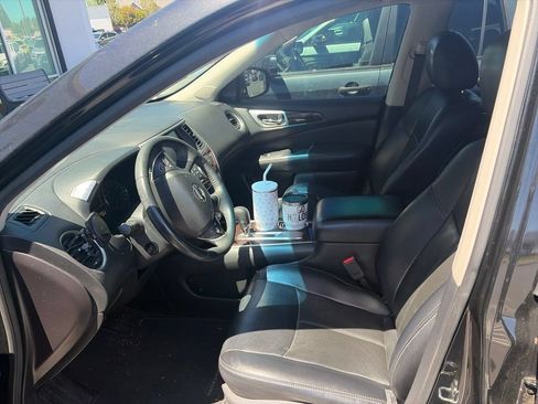 Used 2015 Nissan Pathfinder Platinum w/ Cargo Package FWD image 8