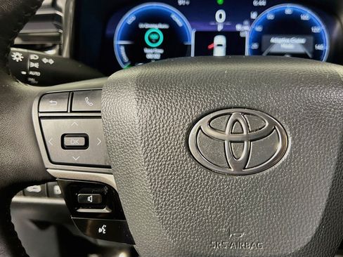 Used 2025 Toyota Camry XLE FWD image 19
