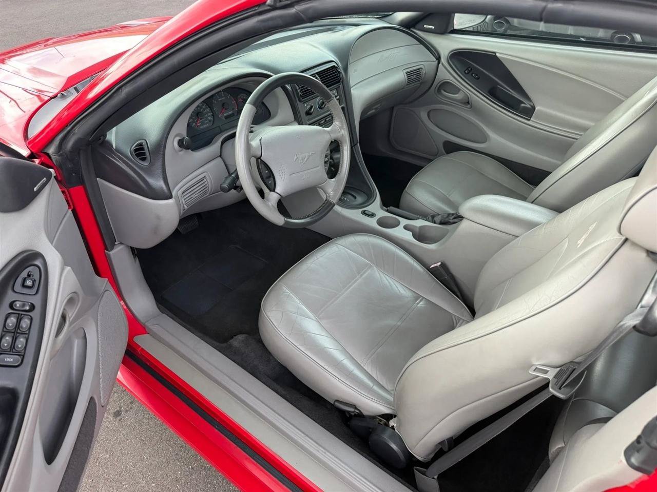 Used 2002 Ford Mustang Convertible RWD image 18