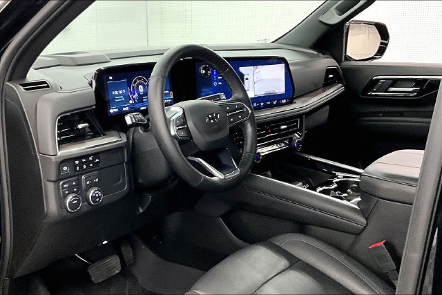 Used 2025 Chevrolet Tahoe Z71 w/ Comfort Package AWD/4WD image 16