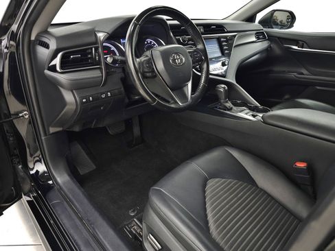 Used 2020 Toyota Camry SE FWD image 13