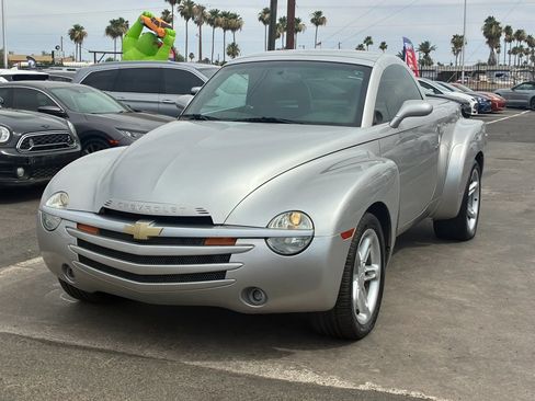 Used 2005 Chevrolet SSR w/ Preferred Equipment Group RWD image 2