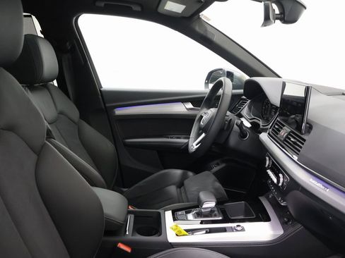 Used 2024 Audi Q5 e Prestige w/ Prestige Package image 21