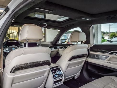 Used 2018 BMW 740i xDrive AWD/4WD image 21