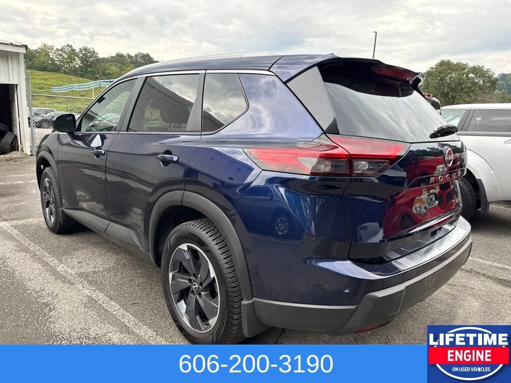 Used 2024 Nissan Rogue SV w/ SV Premium Package AWD/4WD image 11
