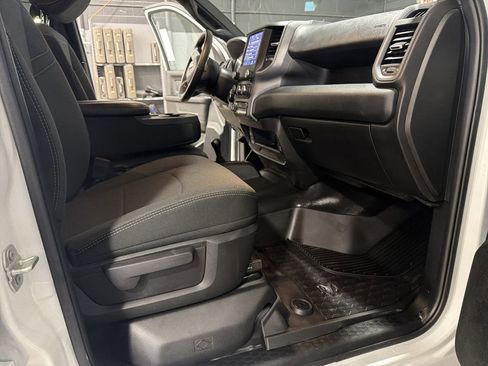 Used 2024 RAM 2500 Tradesman w/ Chrome Appearance Group image 18