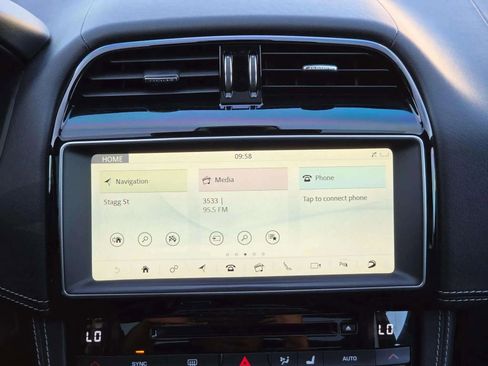 Used 2018 Jaguar F-PACE R-Sport image 37