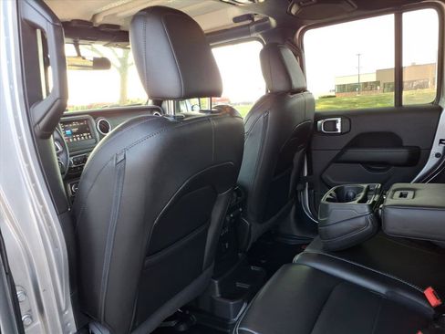 Used 2021 Jeep Wrangler Unlimited Sahara w/ Cold Weather Group AWD/4WD image 25