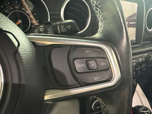 Used 2020 Jeep Wrangler Unlimited Sahara w/ Dual Top Group AWD/4WD image 33