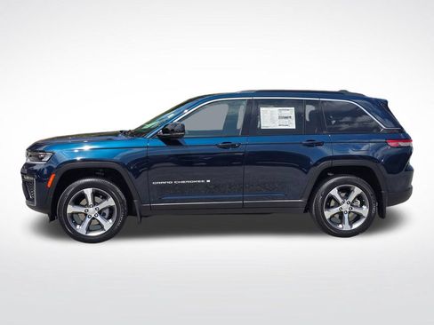 New 2026 Jeep Grand Cherokee Limited w/ Trailer Tow Package AWD/4WD image 17