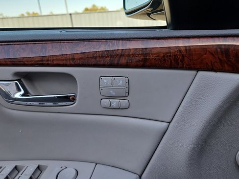 Used 2006 Cadillac DTS w/ Sun And Sound Package image 17