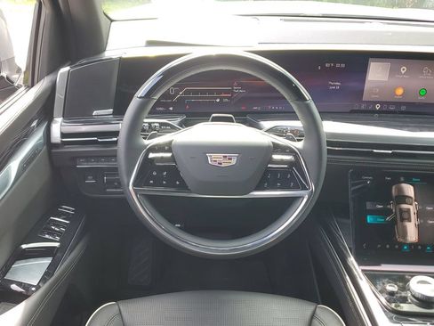 Used 2025 Cadillac Escalade ESV Sport w/ Touring Package AWD/4WD image 21