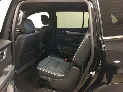 Used 2025 Buick Enclave Preferred image 17