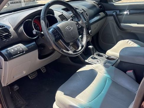 Used 2011 Kia Sorento SX FWD image 2