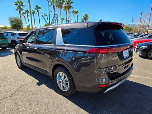 Used 2024 Kia Carnival LX FWD image 4
