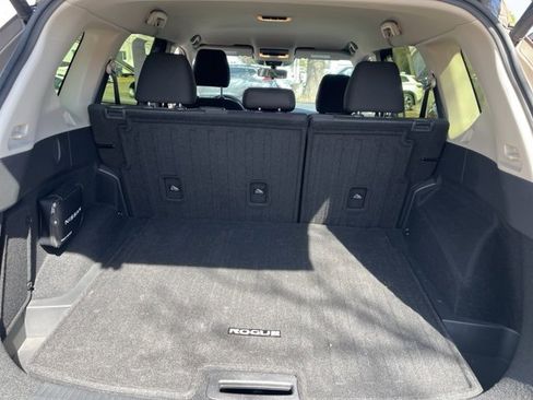 Certified 2025 Nissan Rogue SV image 10