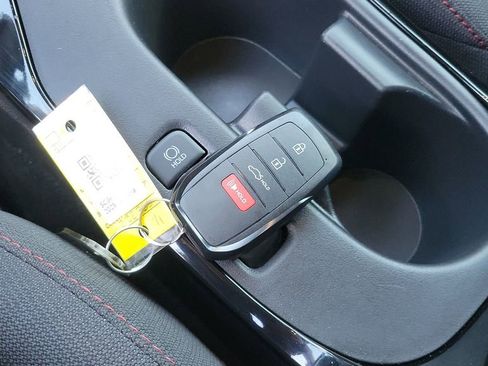 Used 2025 Toyota Corolla SE image 28