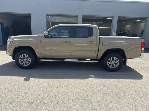 Used 2016 Toyota Tacoma SR5 w/ SR5 Appearance Package (SN) AWD/4WD image 6