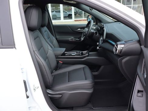 New 2026 Chevrolet Equinox LT w/ Convenience Package II AWD/4WD image 41