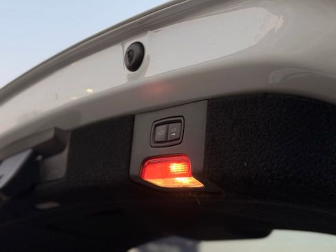 Used 2018 Porsche Cayenne image 40