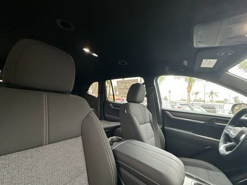 New 2026 GMC Acadia Elevation image 18