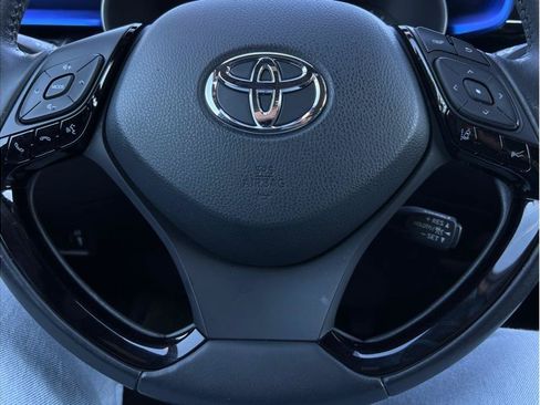 Used 2021 Toyota C-HR XLE FWD image 11