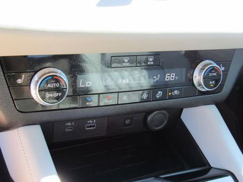 Used 2024 Mitsubishi Outlander SEL FWD image 27