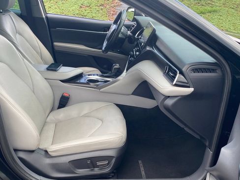 Used 2022 Toyota Camry XLE w/ Navigation Upgrade Package FWD image 17
