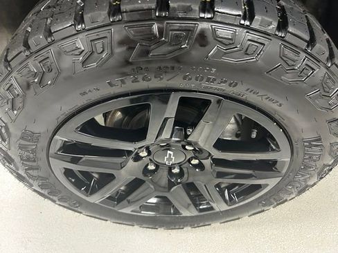Used 2024 Chevrolet Silverado 1500 LT Trail Boss w/ LT Trail Boss Premium Package AWD/4WD image 9