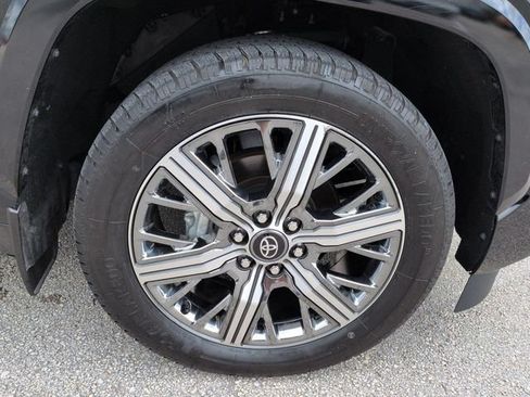 Used 2025 Toyota Sequoia Capstone AWD/4WD image 11