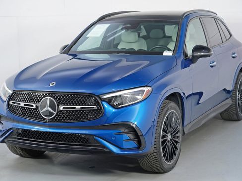Used 2023 Mercedes-Benz GLC 300 w/ AMG Line image 54