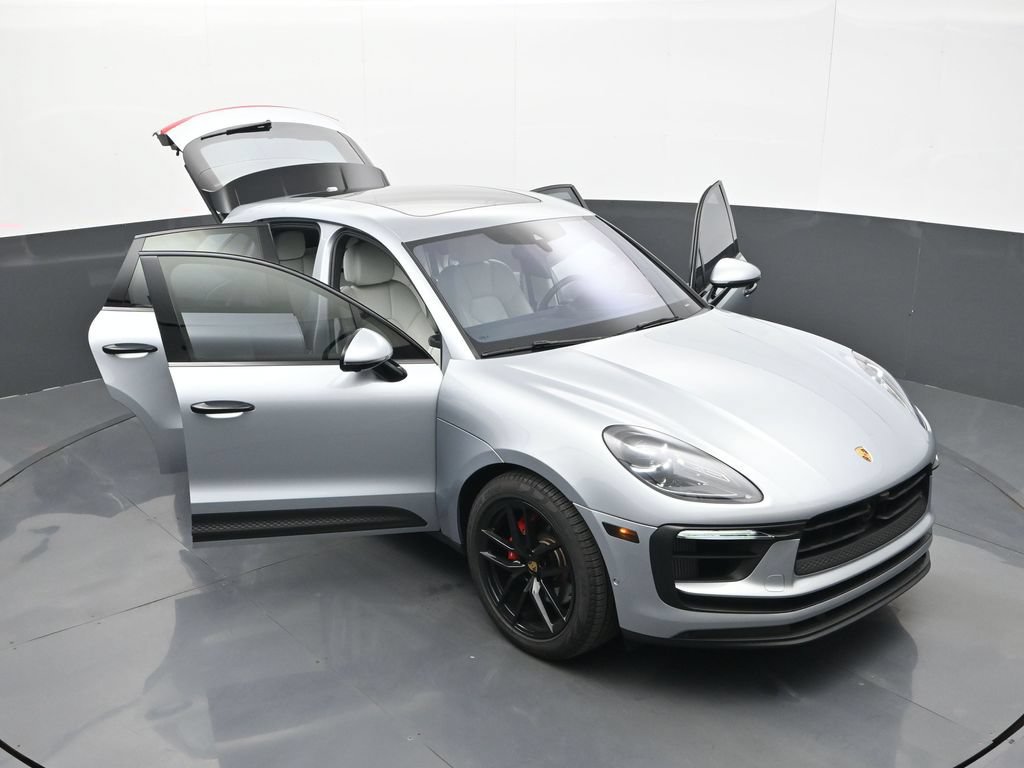 Certified 2023 Porsche Macan S AWD/4WD image 32