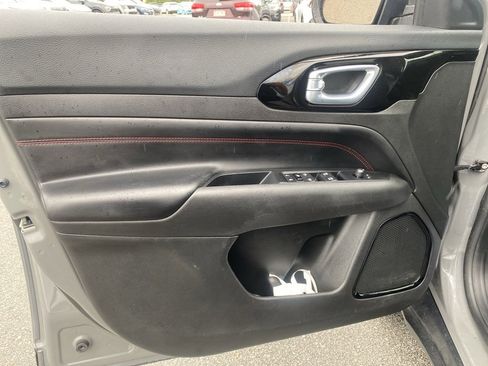 Used 2022 Jeep Compass Trailhawk w/ Trailhawk Convenience Group image 9