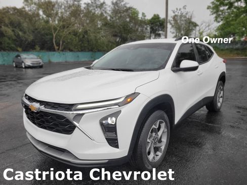 Certified 2024 Chevrolet Trax LT w/ Driver Confidence Package image 1