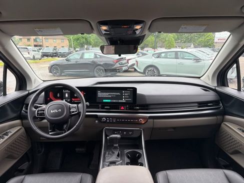 Certified 2026 Kia Carnival FWD image 4