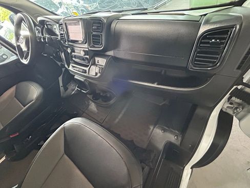 Used 2024 RAM ProMaster 2500 w/ Convenience Group image 33