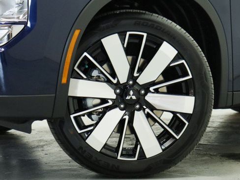 New 2026 Mitsubishi Outlander SE FWD image 3