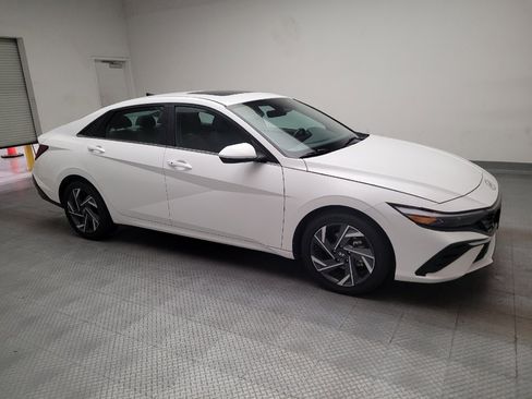 Used 2025 Hyundai Elantra SEL FWD image 11