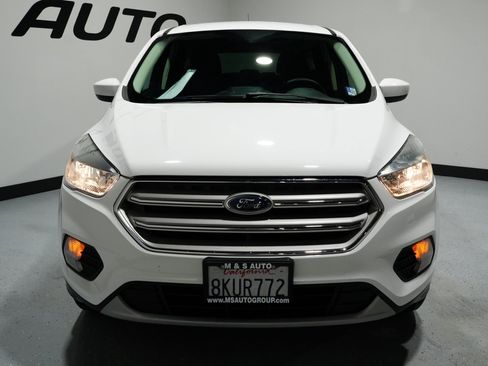 Used 2019 Ford Escape SE image 2