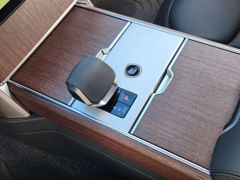 New 2026 Land Rover Range Rover Long Wheelbase SE image 15