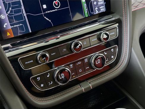Used 2022 Bentley Bentayga image 20